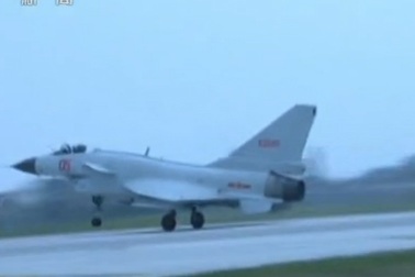 Chiến đấu cơ Trung Quốc hỏng nặng vì va phải chim