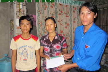 Quà bạn đọc đến với chị Nguyễn Thị Hương 