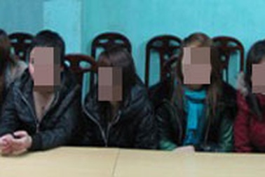 Đi chơi với bạn “chat”, 7 thiếu nữ bị lừa bán