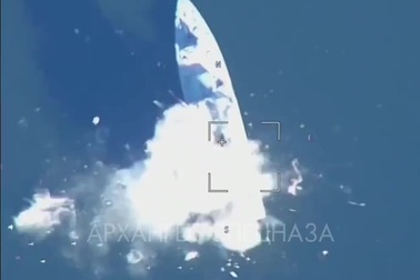 Tàu chiến Ukraine nổ tung sau màn tập kích của UAV cảm tử Nga