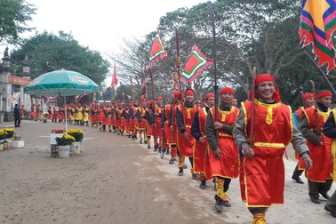 Tưng bừng khai hội đền Quả Sơn