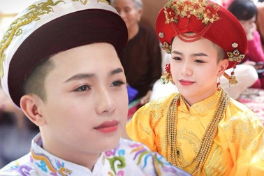 Dân mạng “phát sốt” với “mỹ nam hầu đồng”