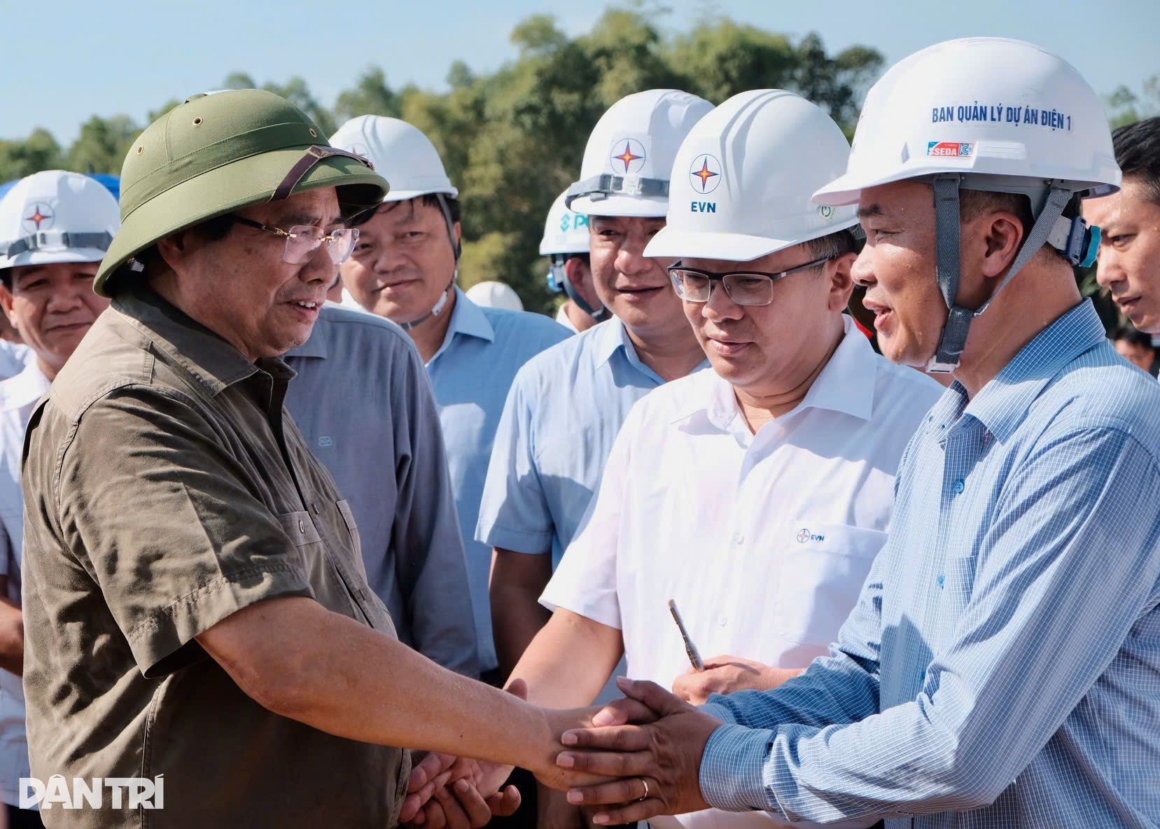 Thủ tướng: Đến ngày 19/8 phải hoàn thành đường dây 500kV Lào Cai - Vĩnh Yên - 1