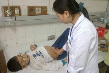 Cảnh giác khi bé đau bụng vặt