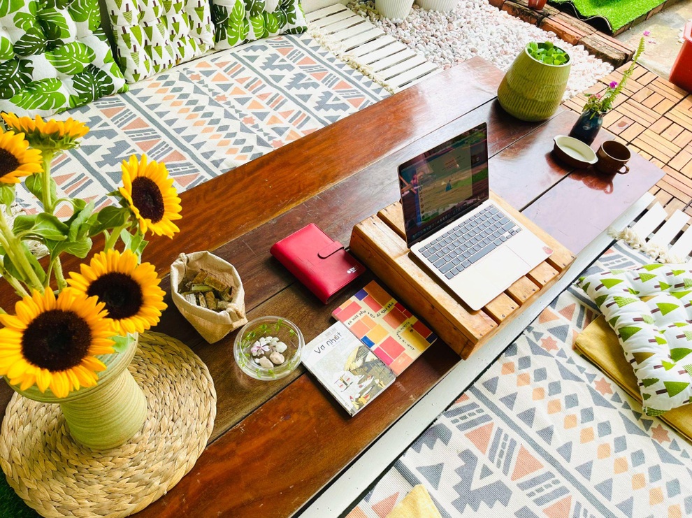 Tận dụng đồ cũ, mẹ đảm Hải Phòng làm vườn đẹp như tranh trên nóc nhà - 5 Tận dụng đồ cũ, mẹ đảm Hải Phòng làm vườn đẹp như tranh trên nóc nhà - 5