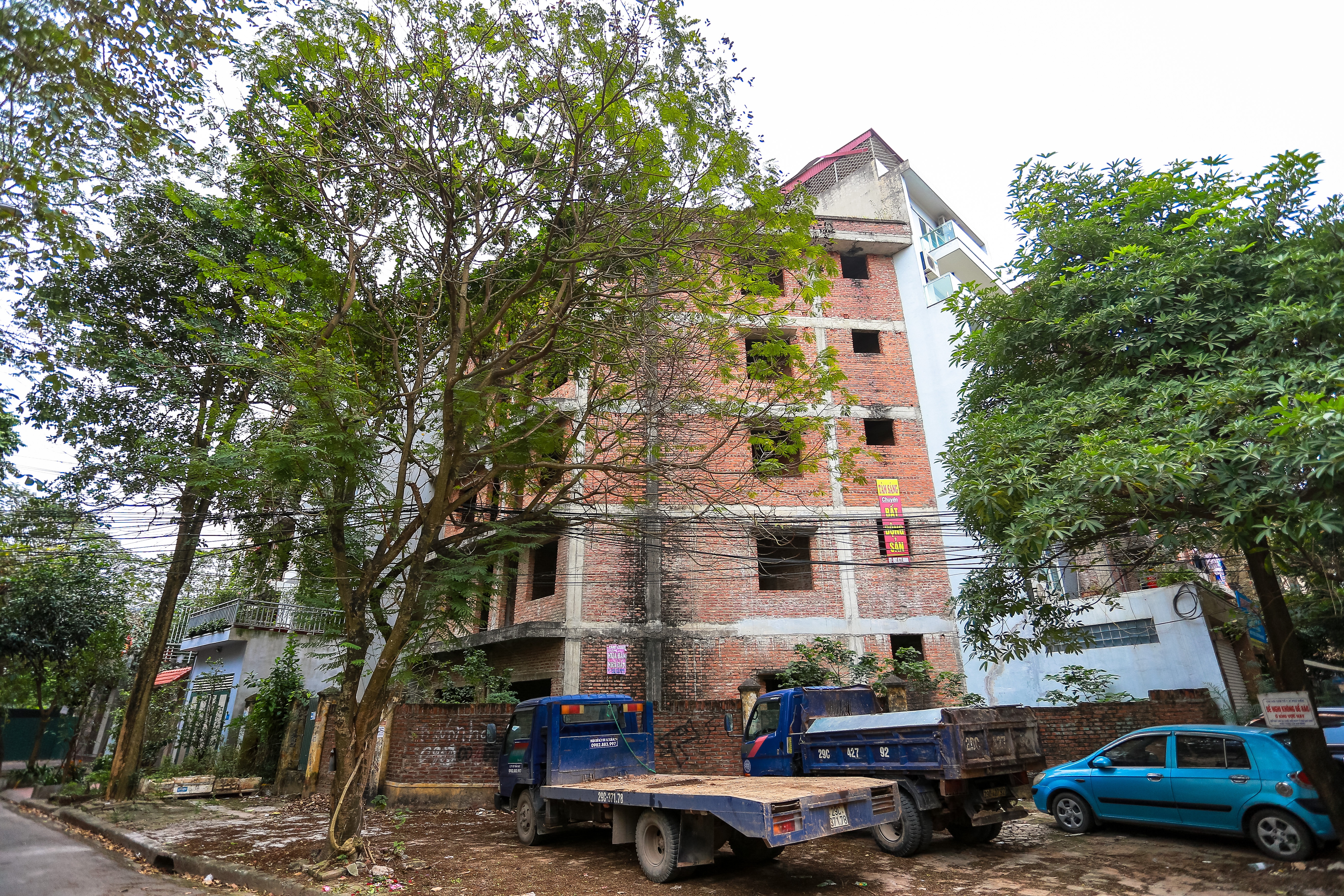 Những công nhân “ngày làm phụ hồ, tối ngủ biệt thự triệu đô” ở Hà Nội - 3 Những công nhân “ngày làm phụ hồ, tối ngủ biệt thự triệu đô” ở Hà Nội - 3