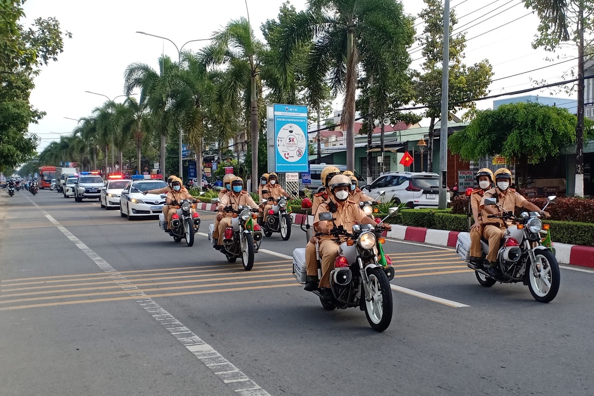 Cảnh sát giao thông Bạc Liêu ra quân xử lý vi phạm cao điểm lễ 30/4-1/5 - 1 Cảnh sát giao thông Bạc Liêu ra quân xử lý vi phạm cao điểm lễ 30/4-1/5 - 1