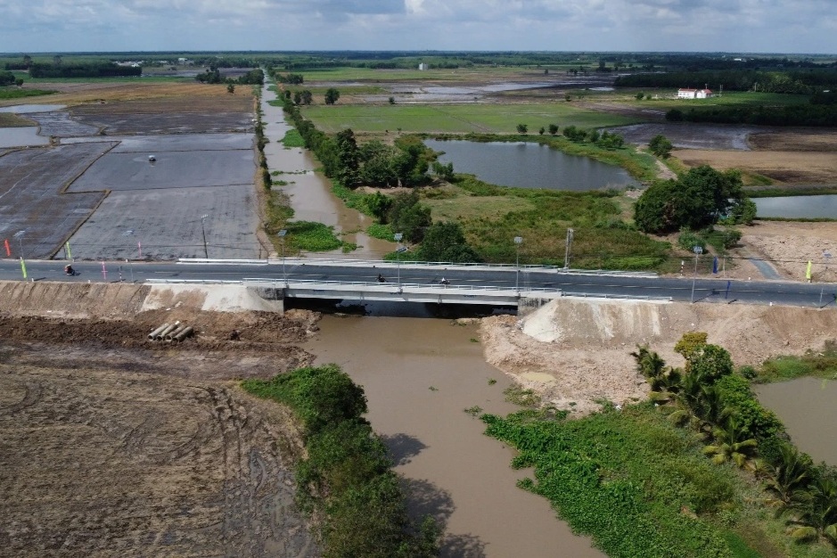 Dấu hỏi trách nhiệm sau vụ sụt lún đường mới xây ở Tây Ninh - 2 Dấu hỏi trách nhiệm sau vụ sụt lún đường mới xây ở Tây Ninh - 2