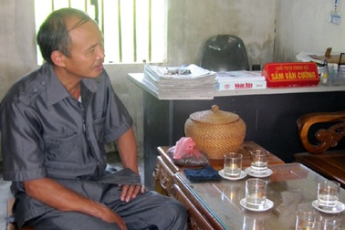 Chủ tịch xã tẩy bằng, thay tên để… “thăng quan”