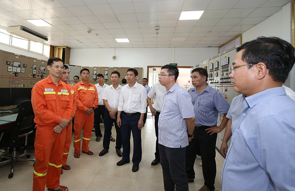 Giữ vững trục truyền tải 500kV Bắc - Nam, đảm bảo điện cho miền Bắc - 7 Giữ vững trục truyền tải 500kV Bắc - Nam, đảm bảo điện cho miền Bắc - 7