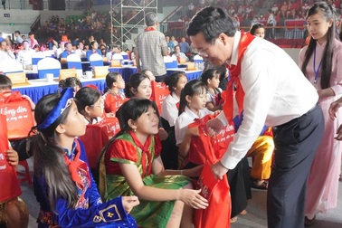 Chủ tịch nước Võ Văn Thưởng dự Đêm hội trăng rằm ở Bình Phước