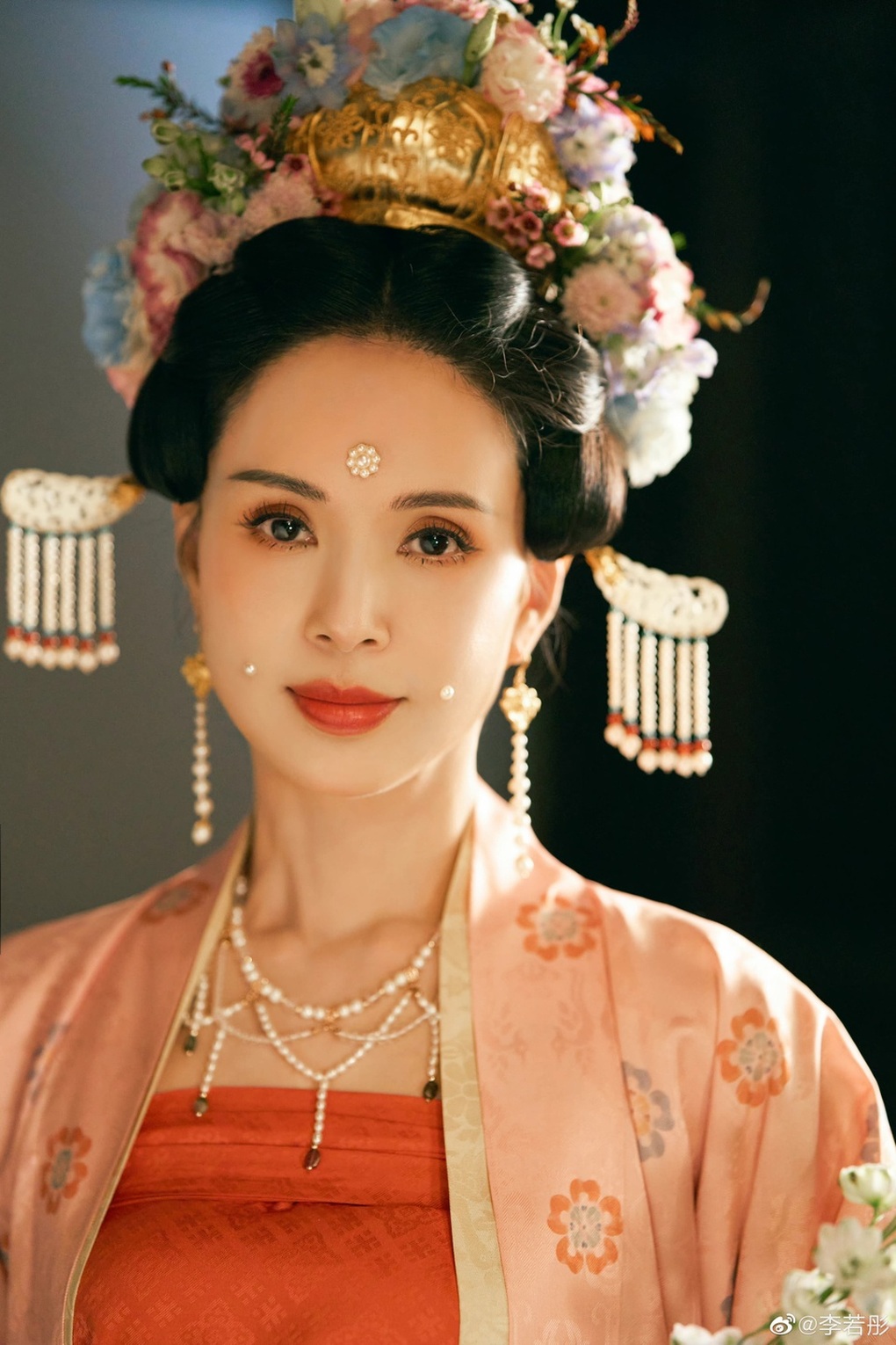 Lý Nhược Đồng trẻ đẹp đáng kinh ngạc khi tái hiện hình tượng Tiểu Long Nữ - 13 Lý Nhược Đồng trẻ đẹp đáng kinh ngạc khi tái hiện hình tượng Tiểu Long Nữ - 13