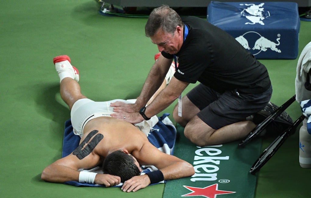 Djokovic សរសើរគូប្រកួតក្រោយចាញ់ Shanghai Masters - ២ Djokovic khen ngợi đối thủ sau thất bại tại Thượng Hải Masters - 2
