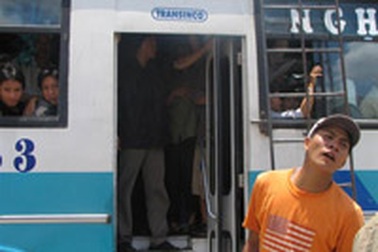 Bến xe Giáp Bát đông khủng khiếp!