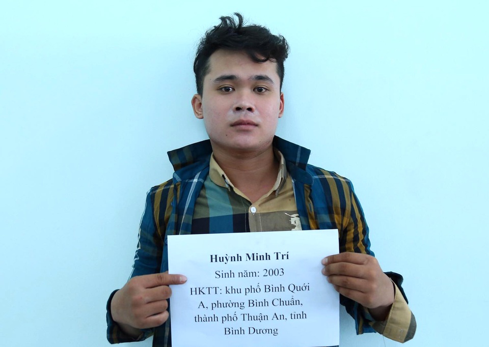 Bắt nhóm nghi can vụ thanh niên gục chết trên vỉa hè - 1 Bắt nhóm nghi can vụ thanh niên gục chết trên vỉa hè - 1