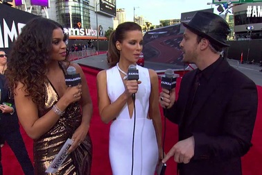 Kate Beckinsale dự giải AMA