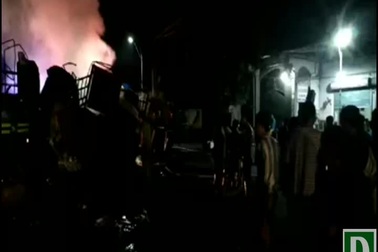 Tai nạn liên hoàn, 2 xe bốc cháy, quốc lộ 1A tắc kinh hoàng