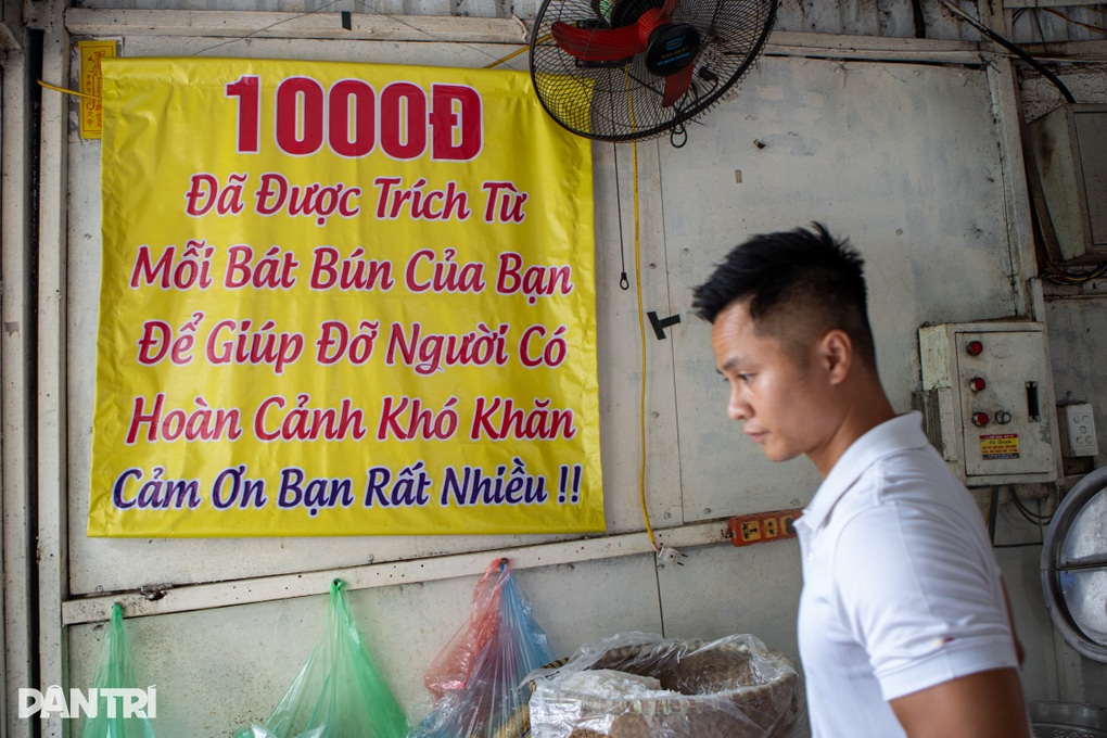 Chuyện xúc động sau video chủ quán bún riêu ở Hà Nội tặng đồ ăn cho shipper - 5 Chuyện xúc động sau video chủ quán bún riêu ở Hà Nội tặng đồ ăn cho shipper - 5