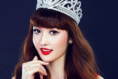 Hoa hậu Triệu Thị Hà: “Ba mẹ muốn tôi dứt khoát tình cảm với cháu trai cô Kim Hồng”