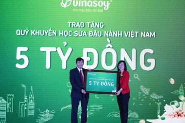 Trao tặng nguồn dinh dưỡng lành cho học sinh cả nước