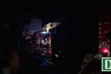 Cháy xưởng bánh rộng khoảng 2.000m2