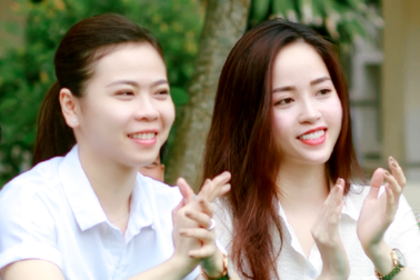 Hoa khôi Vũ Thanh Tú: “Nhớ ngày khai giảng thường phải ngồi cuối vì... cao”