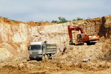 Nhà máy xi măng tiêu thụ hàng trăm ngàn tấn đá sét lậu