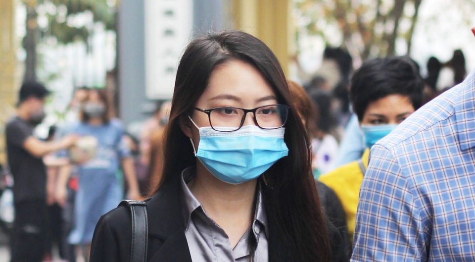 Hàng nghìn người chen chân đội lễ, dâng hương ở Phủ Tây Hồ mùng 1 âm lịch - 5 Hàng nghìn người chen chân đội lễ, dâng hương ở Phủ Tây Hồ mùng 1 âm lịch - 5