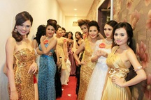 Hậu trường nực cười của các cuộc thi nhan sắc "ao làng"