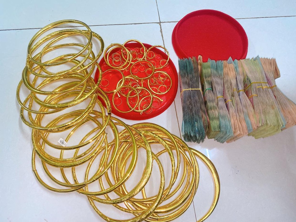 Cặp đôi 2K hút sự chú ý khi khoe quà cưới 900 trăm triệu đồng - 1 Cặp đôi 2K hút sự chú ý khi khoe quà cưới 900 trăm triệu đồng - 1
