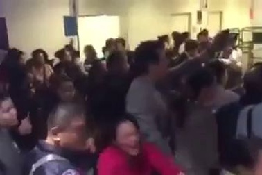 Gần 100 du khách Trung Quốc ẩu đả an ninh sân bay Nhật