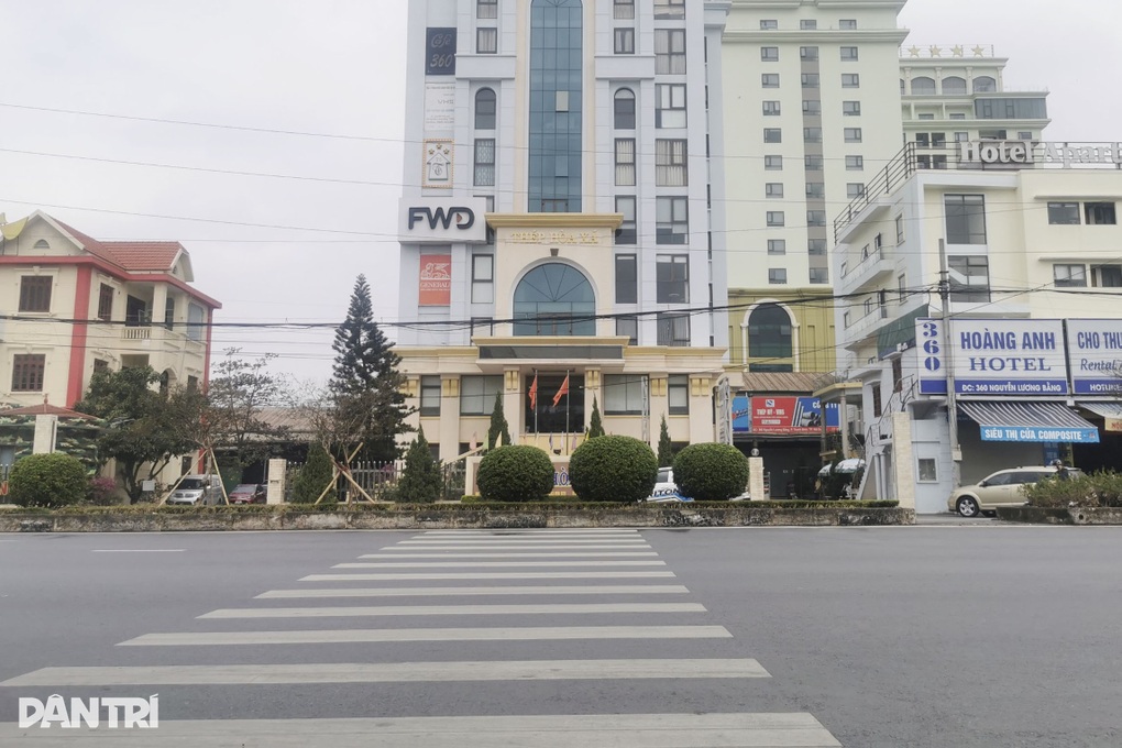 Hải Dương: Vạch sang đường sơn nhầm chỗ gây khó cho người đi bộ - 1 Hải Dương: Vạch sang đường sơn nhầm chỗ gây khó cho người đi bộ - 1