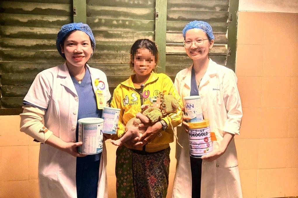 Bé gái 5 ngày tuổi thủng dạ dày vì mẹ cho ăn cơm - 2 Bé gái 5 ngày tuổi thủng dạ dày vì mẹ cho ăn cơm - 2