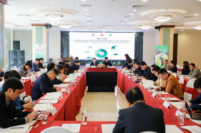Ông Nguyễn Như Hùng, Cục trưởng Cục 2 VKSND tối cao và ông Phạm Thành Trung, Quản lý chương trình, WCS Việt Nam chủ trì buổi hội thảo. Ảnh: WCS