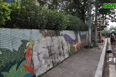 Con đường gốm sứ ven sông Hồng... bung, toang