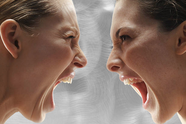 Em chồng chuyên dùng hộ đồ không trả tiền khiến chị dâu "tức nhức mắt"