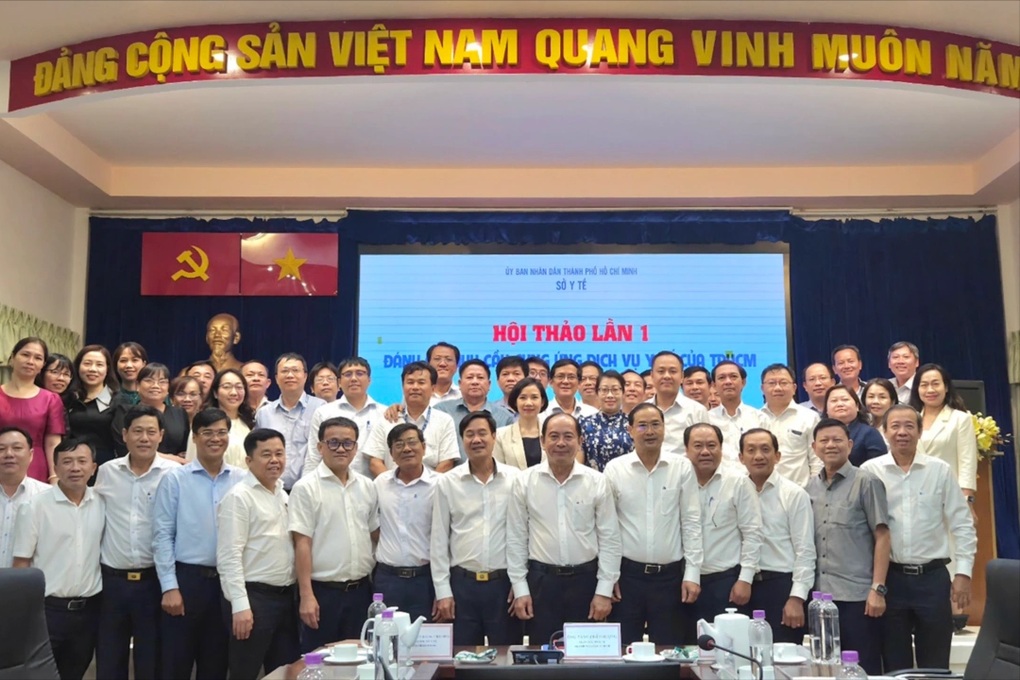 គ្រោះថ្នាក់លើសទម្ងន់នៅមន្ទីរពេទ្យចុងម៉ោងក្នុងទីក្រុងហូជីមិញក្រោយការច្របាច់បញ្ចូលគ្នា៣ខេត្តក្រុង - ១ Nguy cơ quá tải bệnh viện tuyến cuối ở TPHCM sau khi sáp nhập 3 tỉnh thành - 1