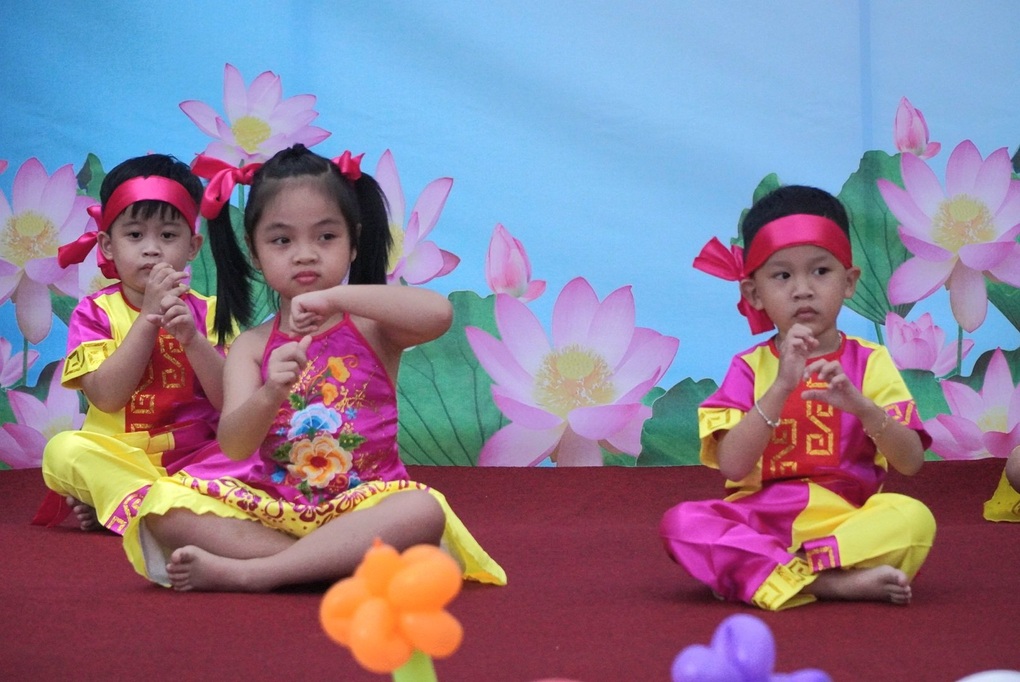 Trường chuẩn bị rạp xiếc, phụ huynh được lên lớp cùng con ngày tựu trường - 2 Trường chuẩn bị rạp xiếc, phụ huynh được lên lớp cùng con ngày tựu trường - 2