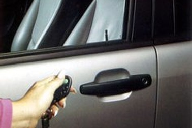 Hiểm hoạ từ hệ thống khởi động xe từ xa