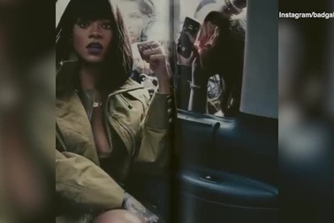 Sách ảnh 2,5 tỷ đồng của Rihanna bán hết trong “một nốt nhạc”