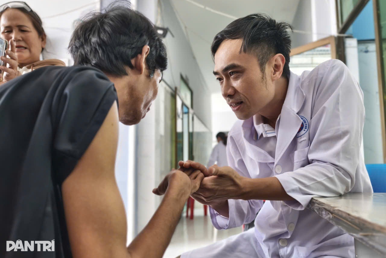 Nhiều bà mẹ cùng một xã phát hiện con mắc bệnh hiểm ở não từ lúc lọt lòng - 11
