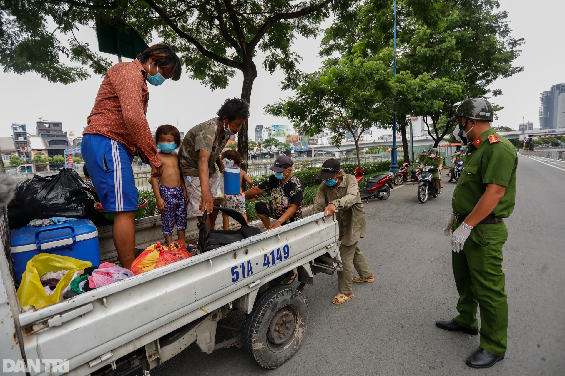 Đưa người lang thang ở TPHCM về khu tập trung nuôi ăn, ở và chăm sóc y tế - 2 Đưa người lang thang ở TPHCM về khu tập trung nuôi ăn, ở và chăm sóc y tế - 2