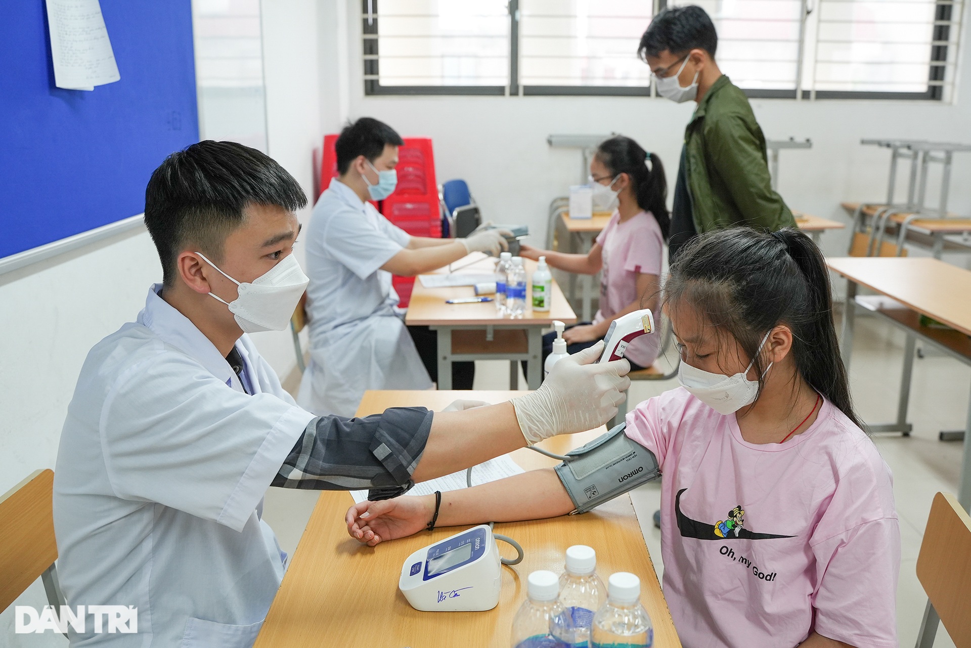 Những trẻ dưới 12 tuổi đầu tiên ở Hà Nội được tiêm vaccine phòng Covid-19 - 3