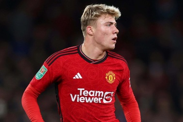 "Sát thủ" không móng vuốt, Man Utd ném tiền qua cửa sổ?