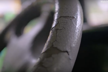 Thông tin gây sốc từ Ford: Kem chống nắng có thể làm hỏng nội thất ô tô