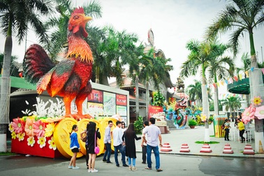 Tết Đinh Dậu 2017: Du xuân Suối Tiên nhận lộc đầu năm