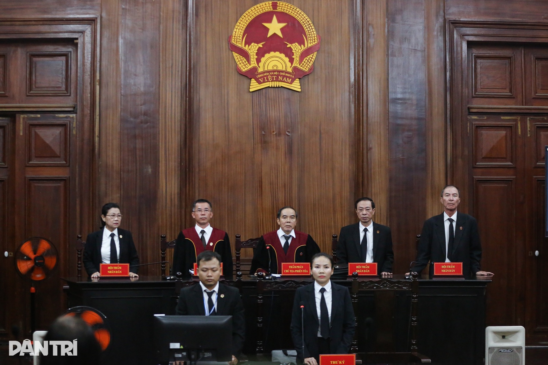 Toàn cảnh phiên xét xử đại án Cục Đăng kiểm Việt Nam với 254 bị cáo hầu tòa - 9 Toàn cảnh phiên xét xử đại án Cục Đăng kiểm Việt Nam với 254 bị cáo hầu tòa - 9