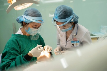 Sự thật công nghệ "lọc tiểu cầu" lành thương cấp tốc khi nhổ răng khôn