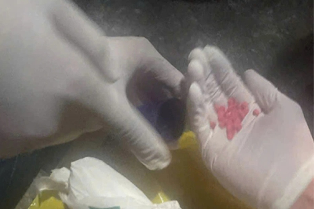 Công an triệt xóa đường dây ma túy từ Hà Nội vào Thanh Hóa, thu nhiều ô tô - 2 Công an triệt xóa đường dây ma túy từ Hà Nội vào Thanh Hóa, thu nhiều ô tô - 2
