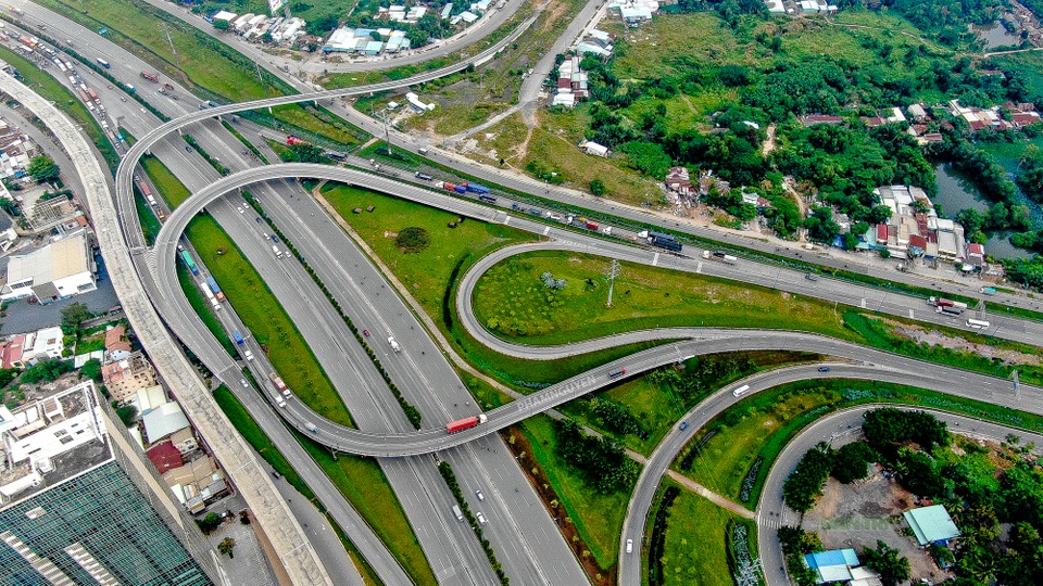 TPHCM: Những dấu ấn kinh tế nổi bật sau 45 năm giải phóng - 5